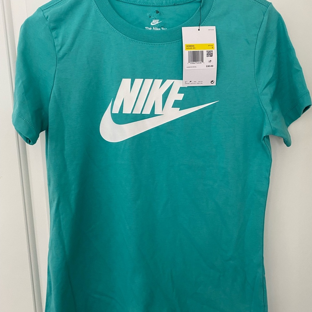 COPY - Woman’s brand new Nike T-shirt